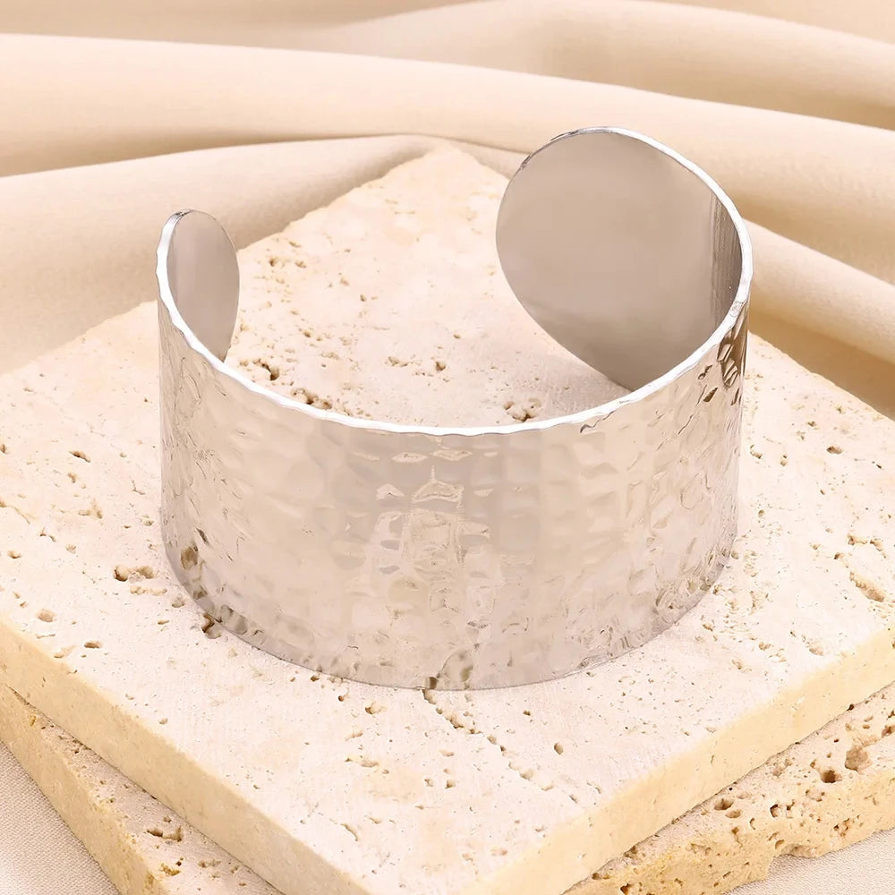 Luxury Textured Gold Bangle