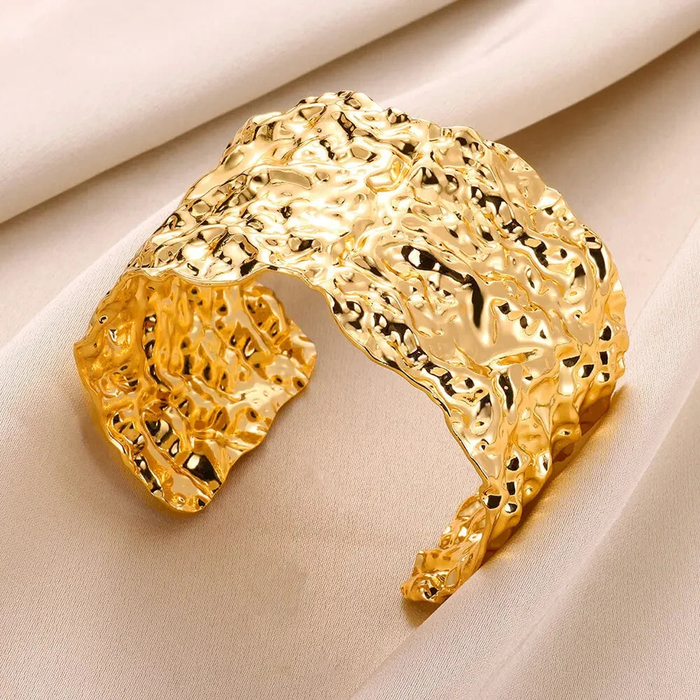 Luxury Textured Gold Bangle