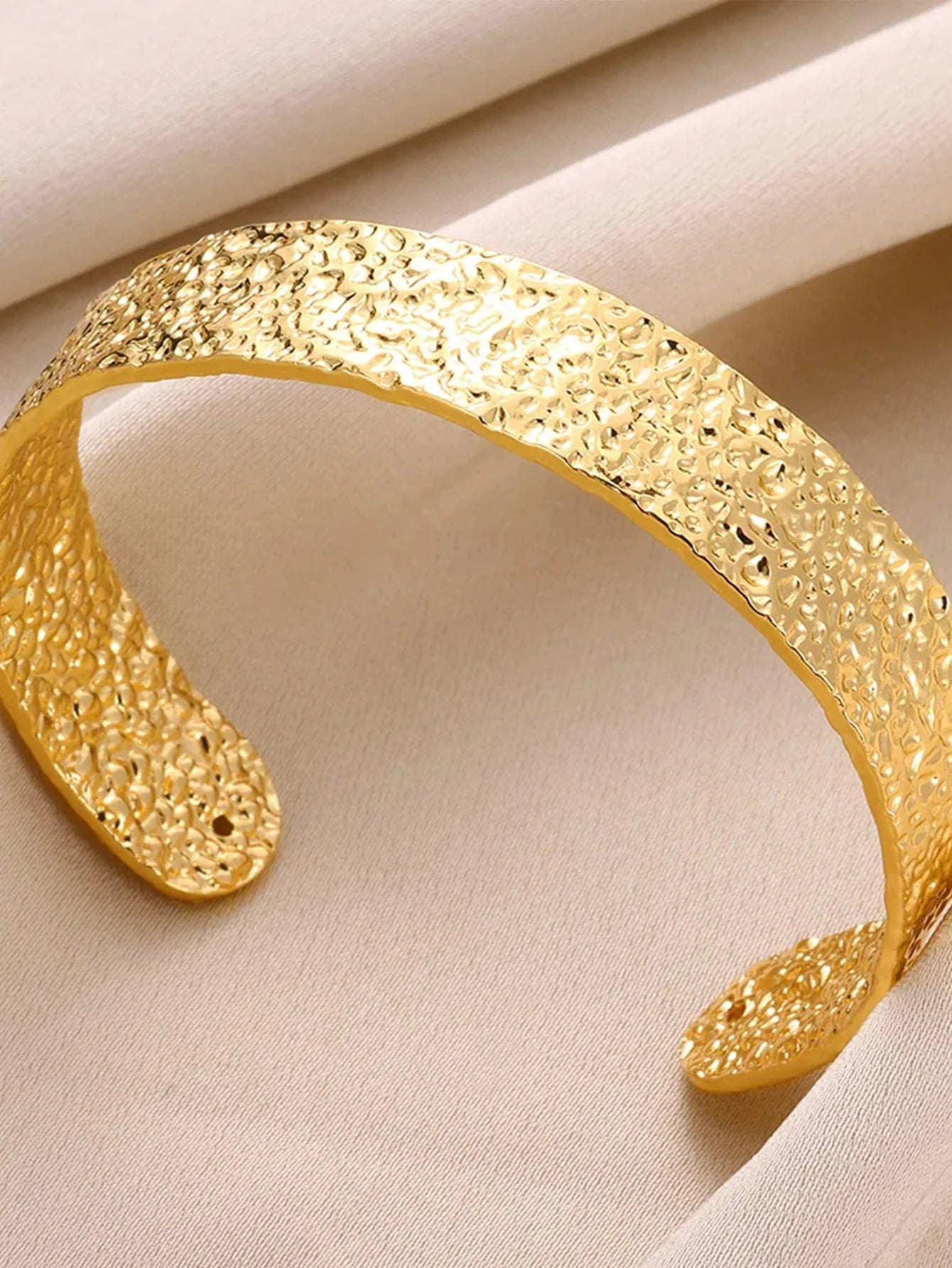 Luxury Textured Gold Bangle