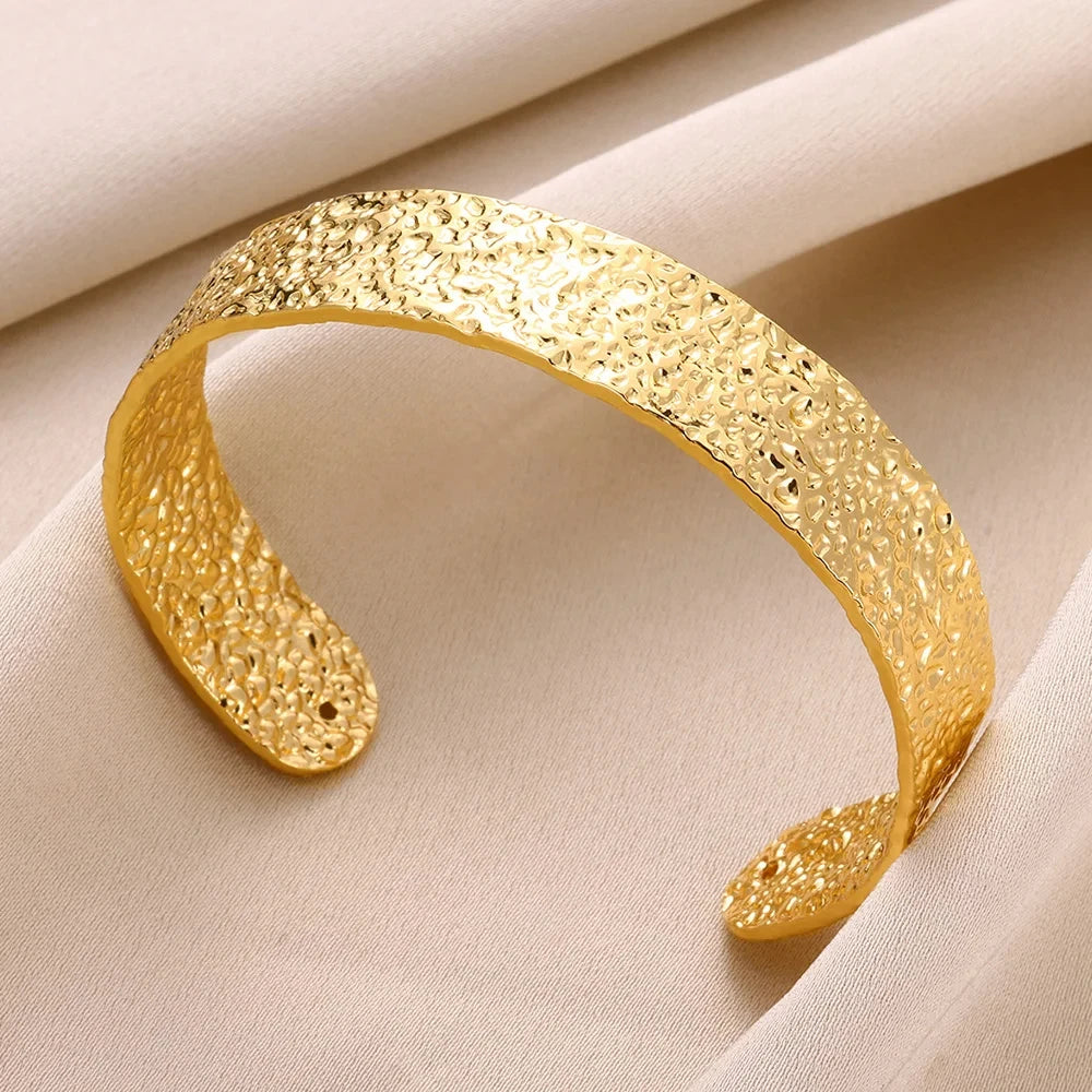 Luxury Textured Gold Bangle
