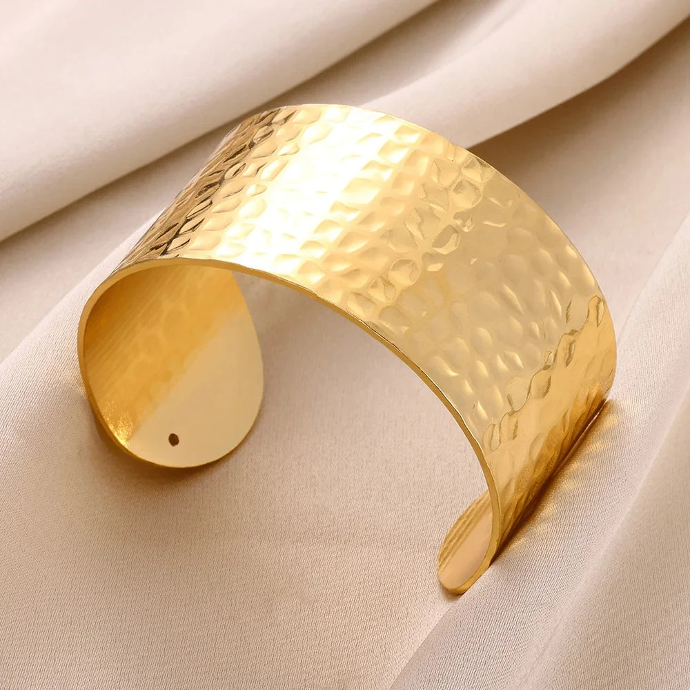Luxury Textured Gold Bangle