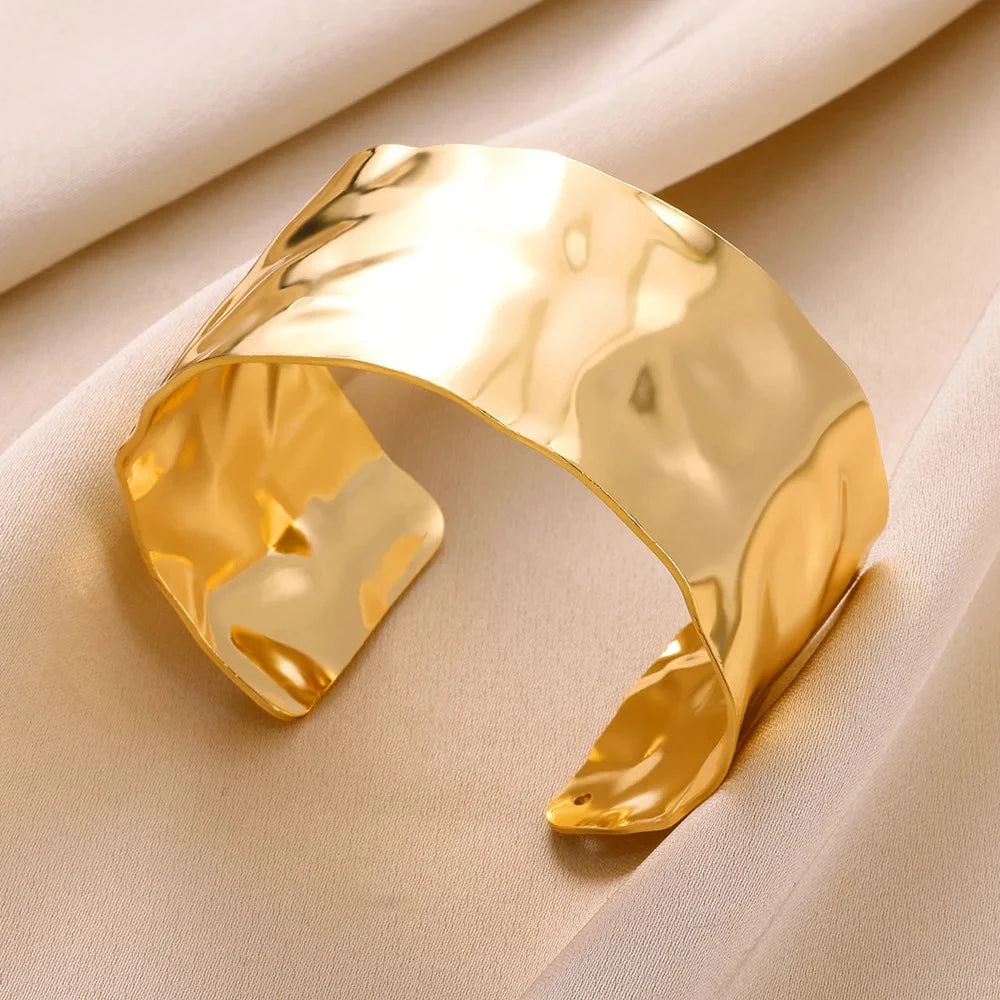 Luxury Textured Gold Bangle