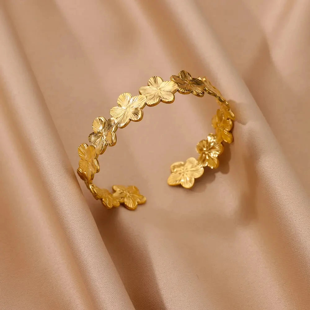 Luxury Textured Gold Bangle