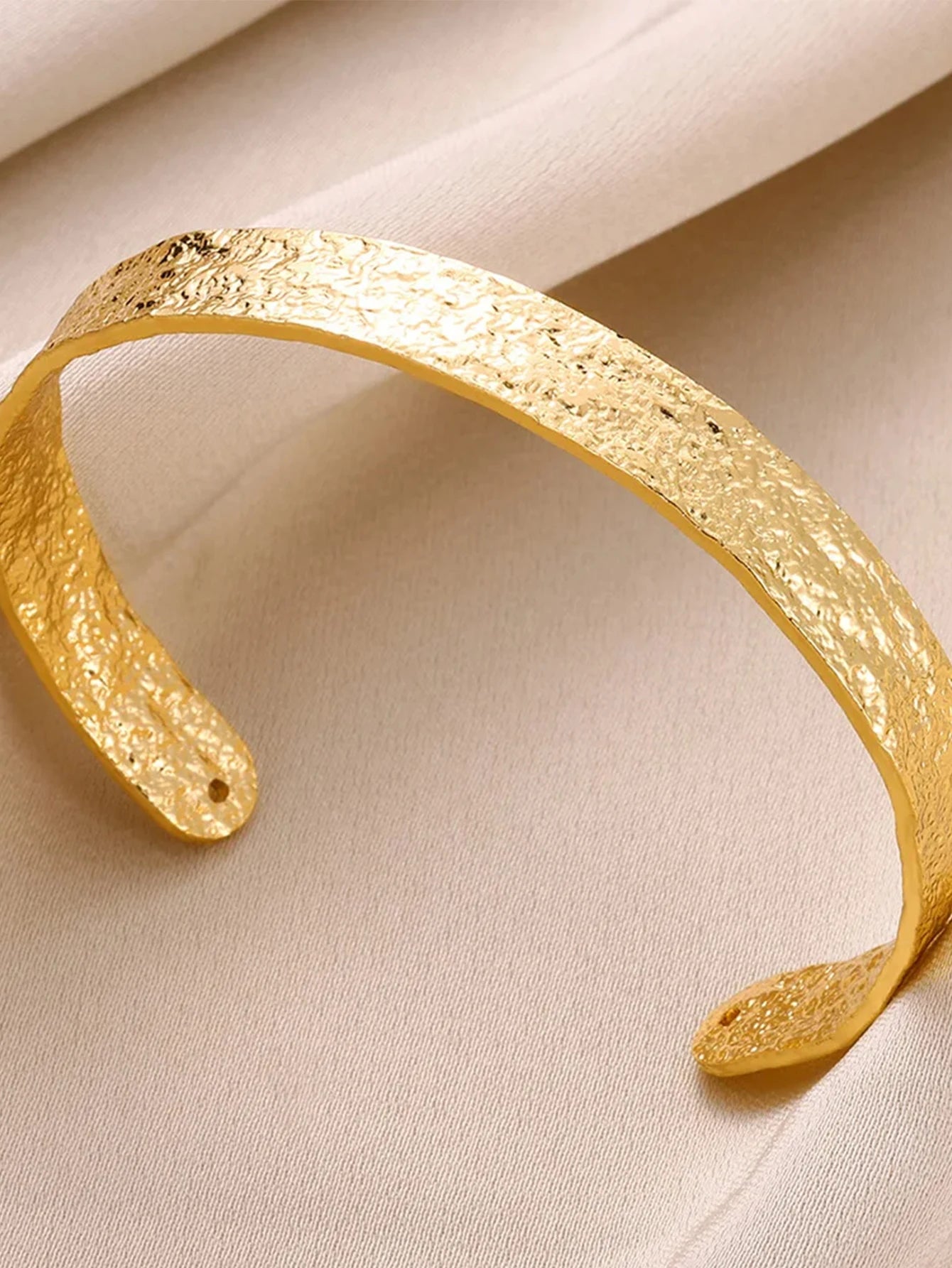 Luxury Textured Gold Bangle